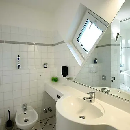Inselhotel Kleiner Bodden 3*